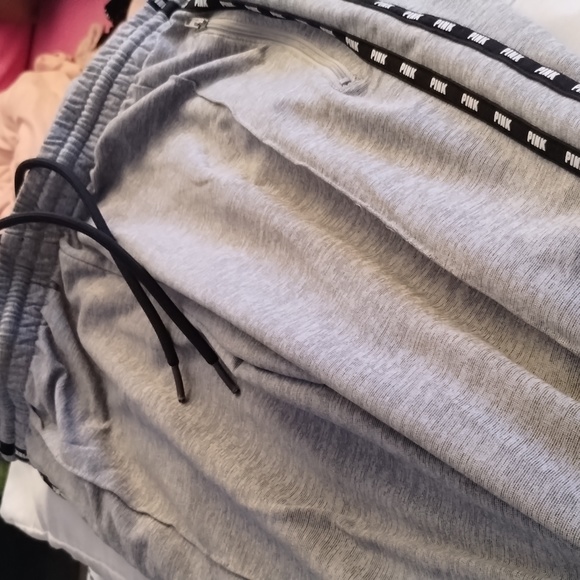 Large cut more like med sweatpants - Picture 8 of 8